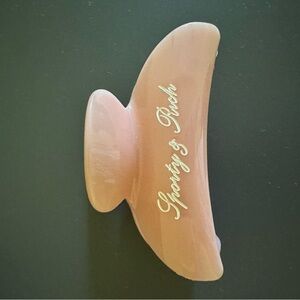 Unused Sporty & rich cyrsive logo pink/peach hairclip